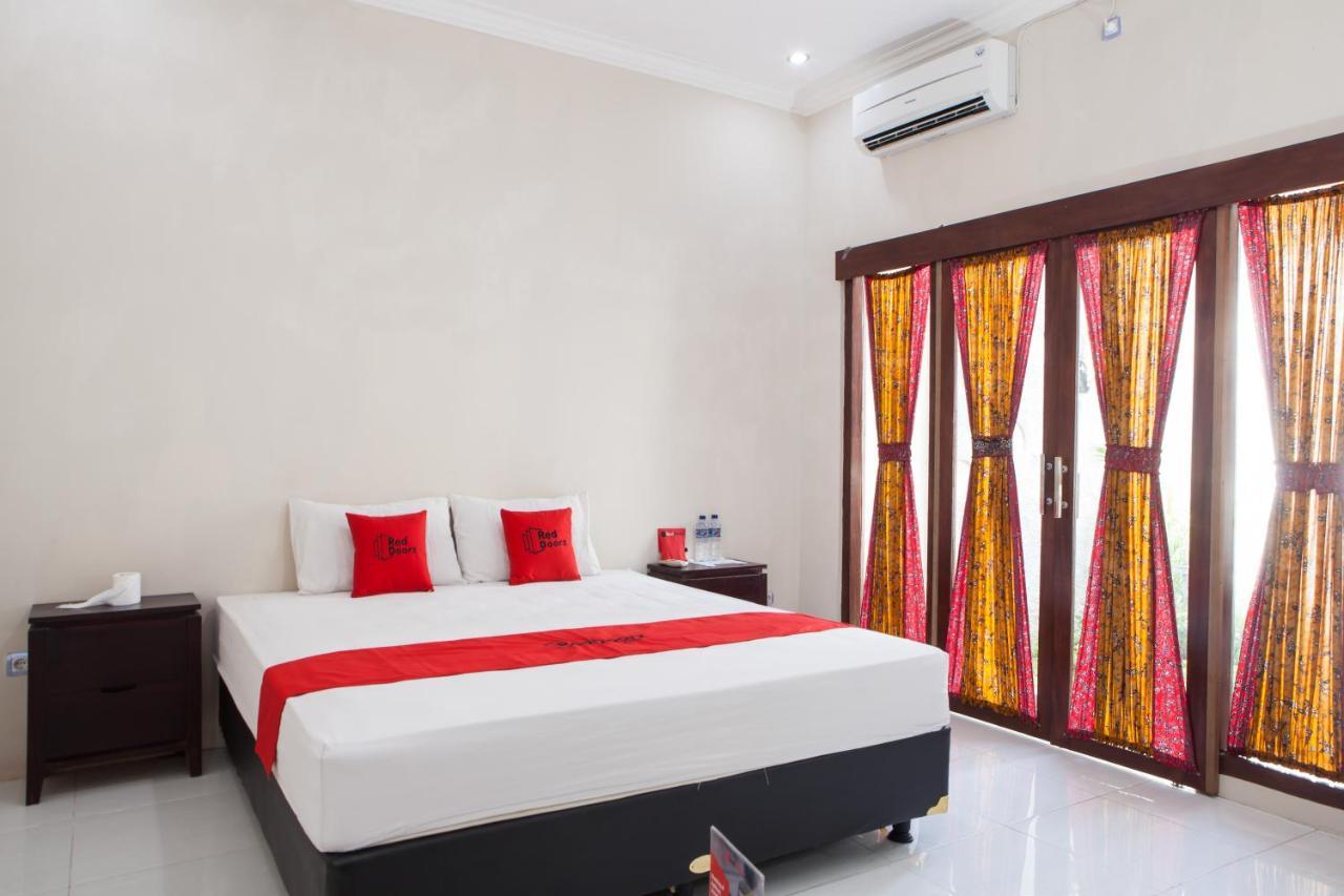 Reddoorz Plus Near Mall Roxy Banyuwangi Banyuwangi  Εξωτερικό φωτογραφία