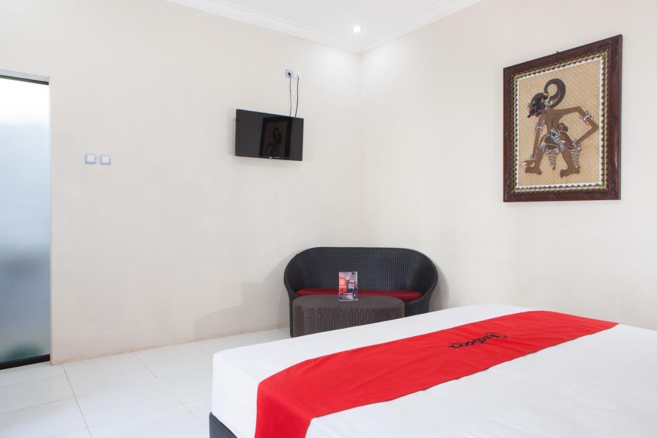 Reddoorz Plus Near Mall Roxy Banyuwangi Banyuwangi  Εξωτερικό φωτογραφία