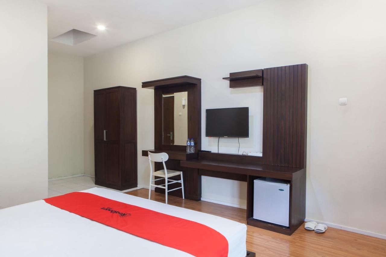 Reddoorz Plus Near Mall Roxy Banyuwangi Banyuwangi  Εξωτερικό φωτογραφία