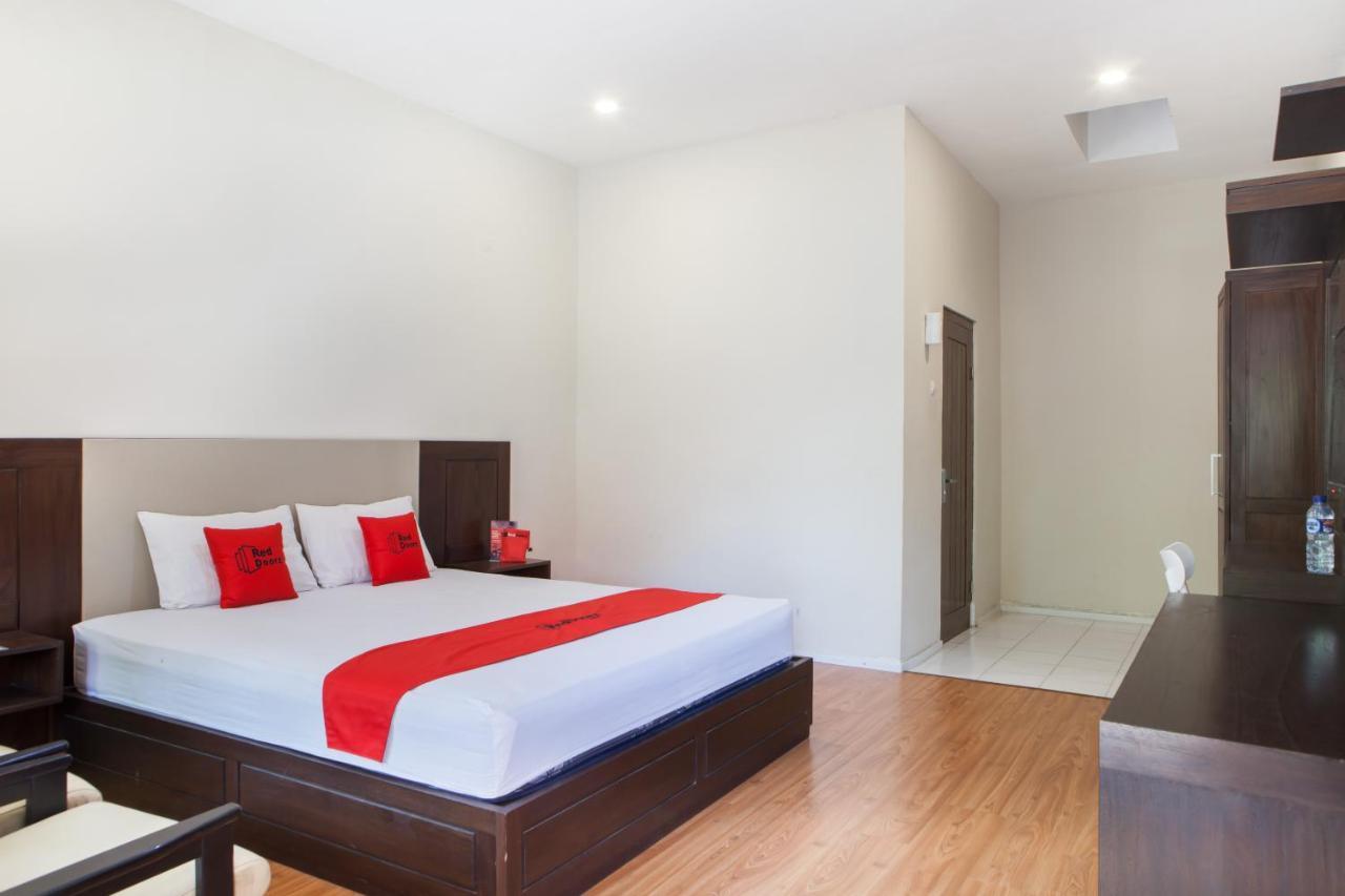 Reddoorz Plus Near Mall Roxy Banyuwangi Banyuwangi  Εξωτερικό φωτογραφία