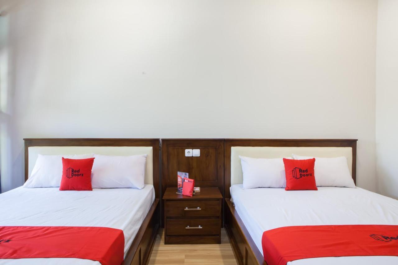 Reddoorz Plus Near Mall Roxy Banyuwangi Banyuwangi  Εξωτερικό φωτογραφία