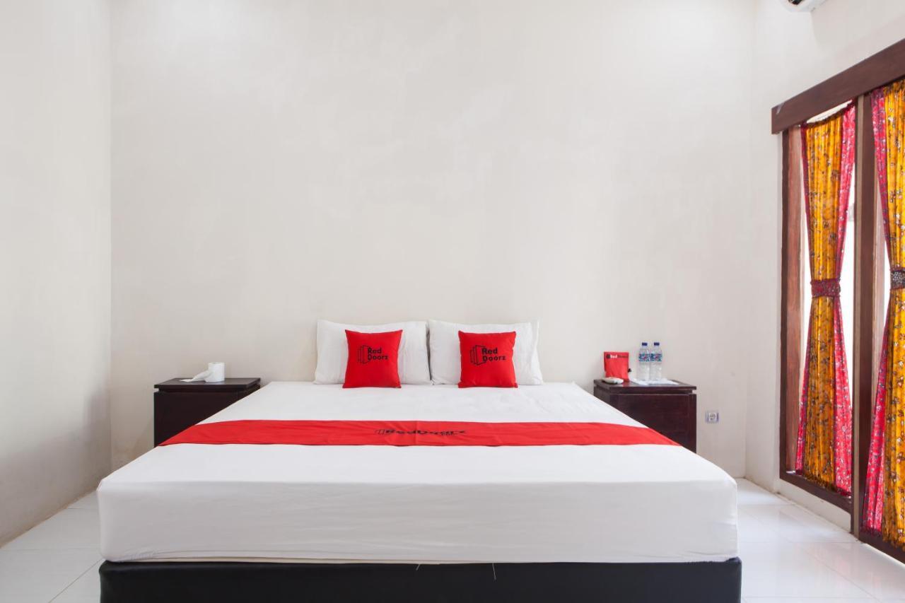 Reddoorz Plus Near Mall Roxy Banyuwangi Banyuwangi  Εξωτερικό φωτογραφία