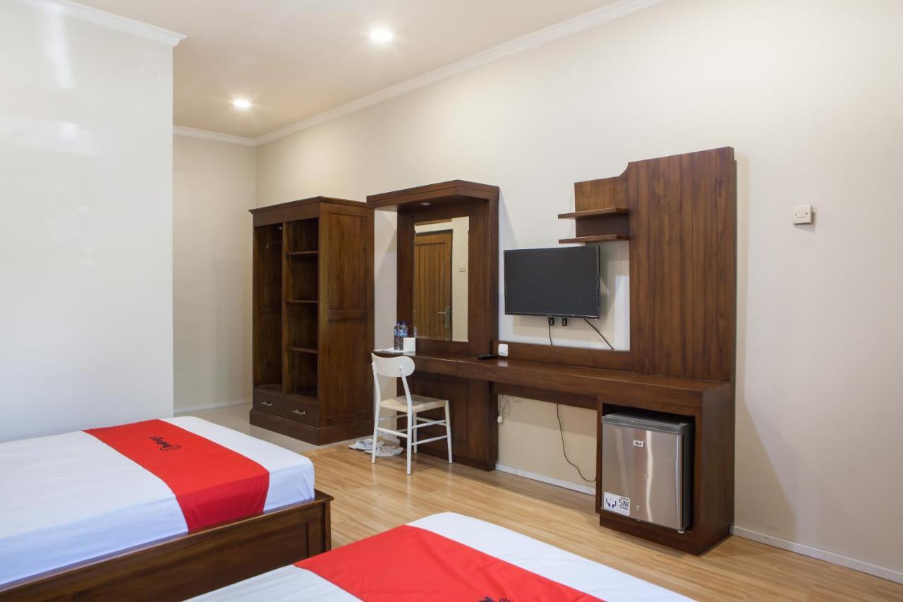 Reddoorz Plus Near Mall Roxy Banyuwangi Banyuwangi  Εξωτερικό φωτογραφία