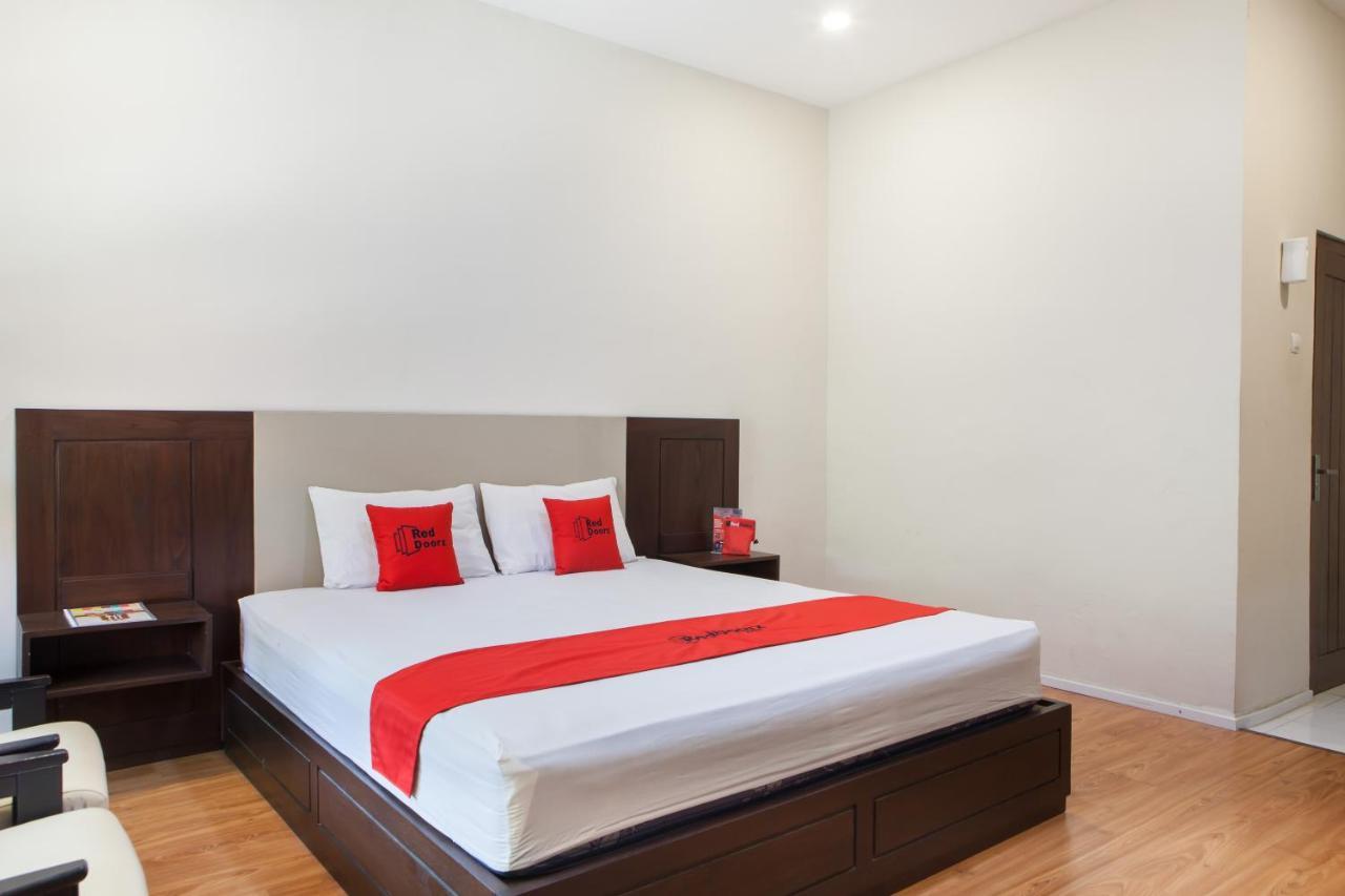 Reddoorz Plus Near Mall Roxy Banyuwangi Banyuwangi  Εξωτερικό φωτογραφία