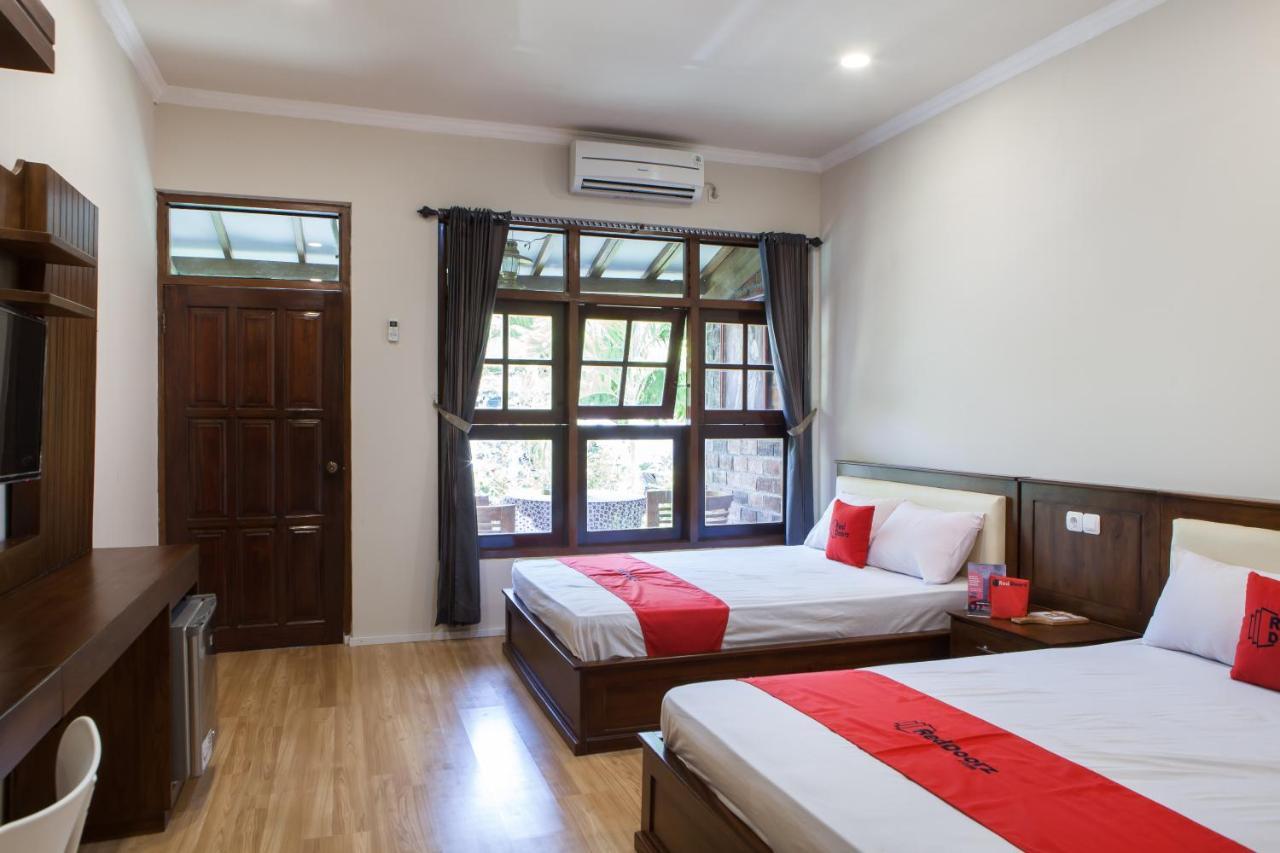 Reddoorz Plus Near Mall Roxy Banyuwangi Banyuwangi  Εξωτερικό φωτογραφία