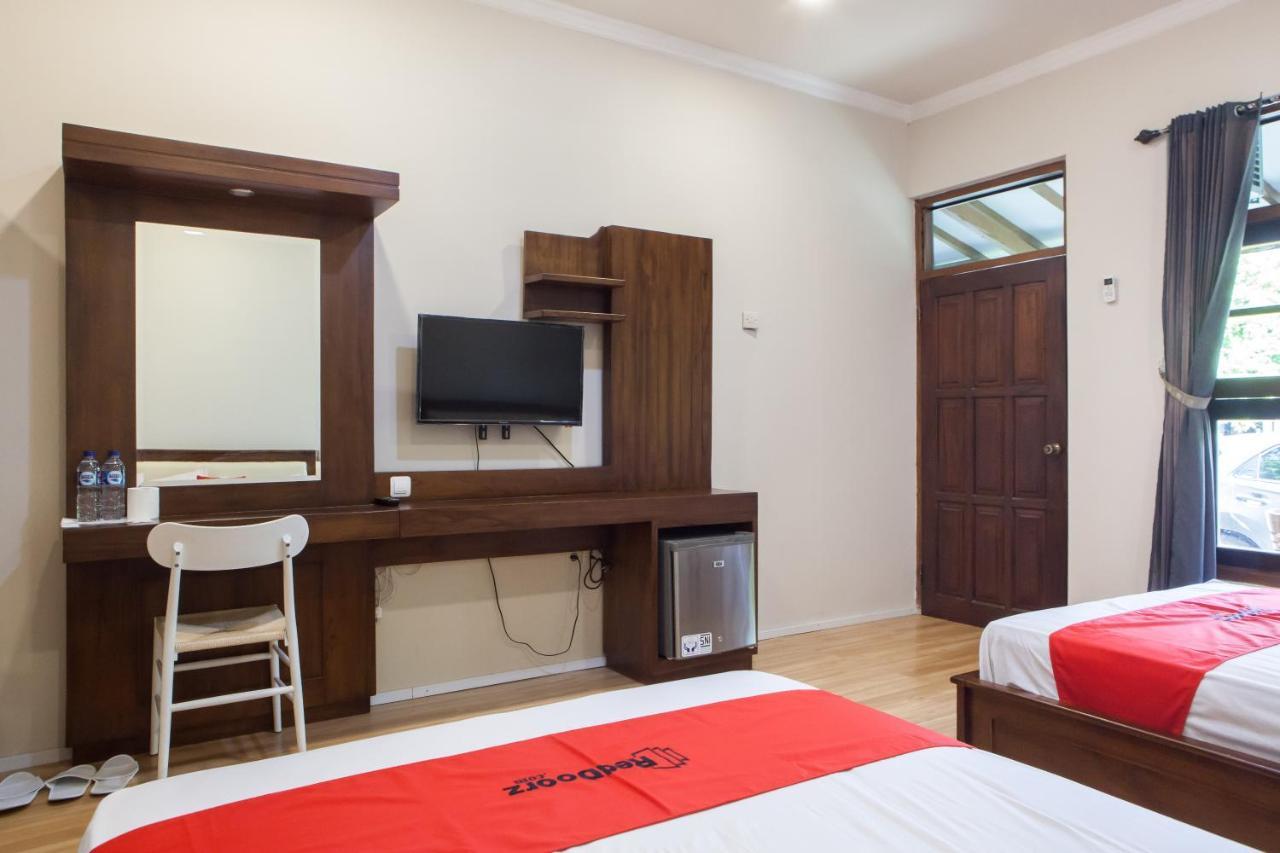 Reddoorz Plus Near Mall Roxy Banyuwangi Banyuwangi  Εξωτερικό φωτογραφία