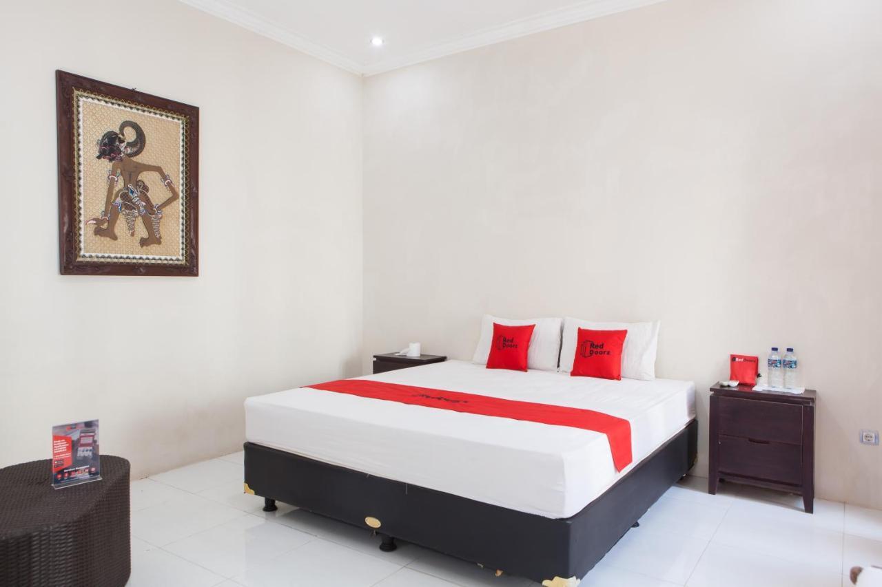 Reddoorz Plus Near Mall Roxy Banyuwangi Banyuwangi  Εξωτερικό φωτογραφία