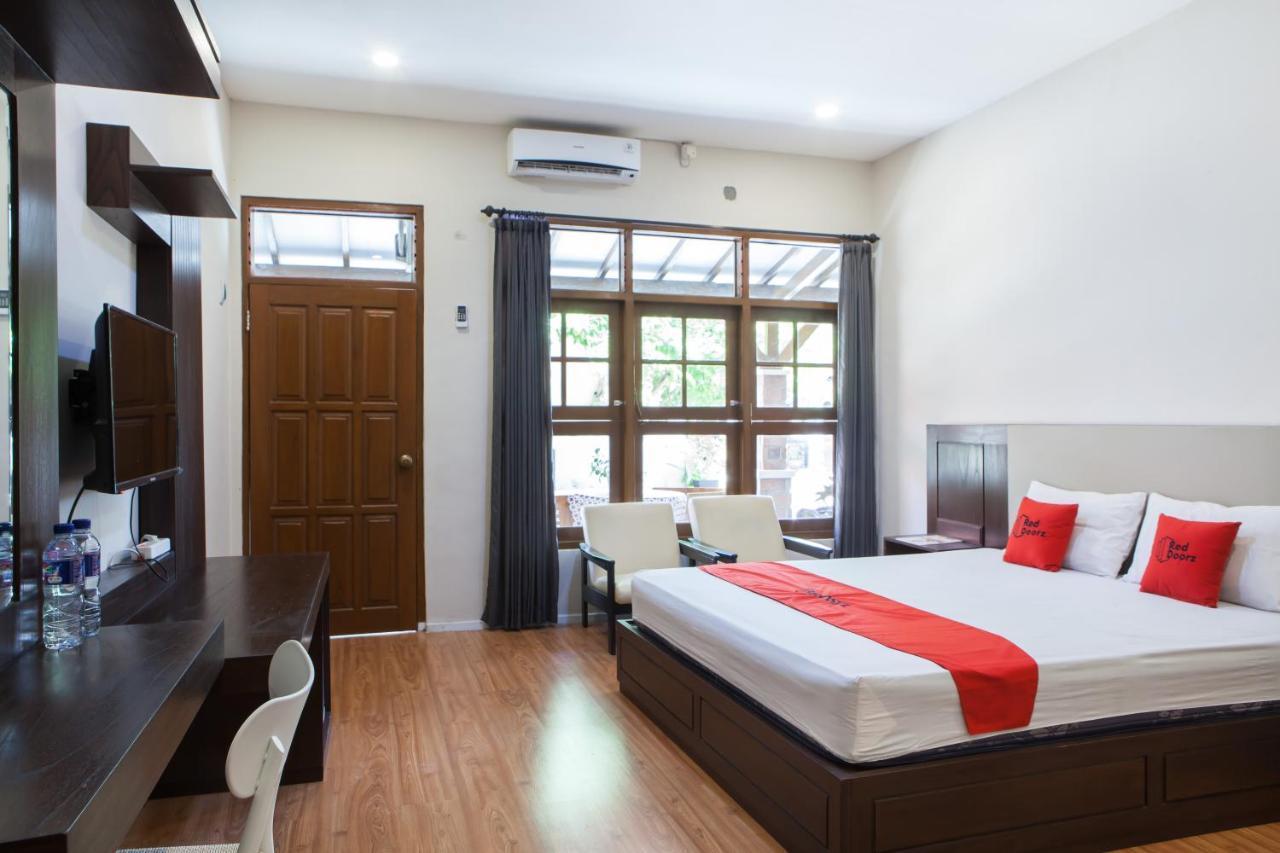 Reddoorz Plus Near Mall Roxy Banyuwangi Banyuwangi  Εξωτερικό φωτογραφία