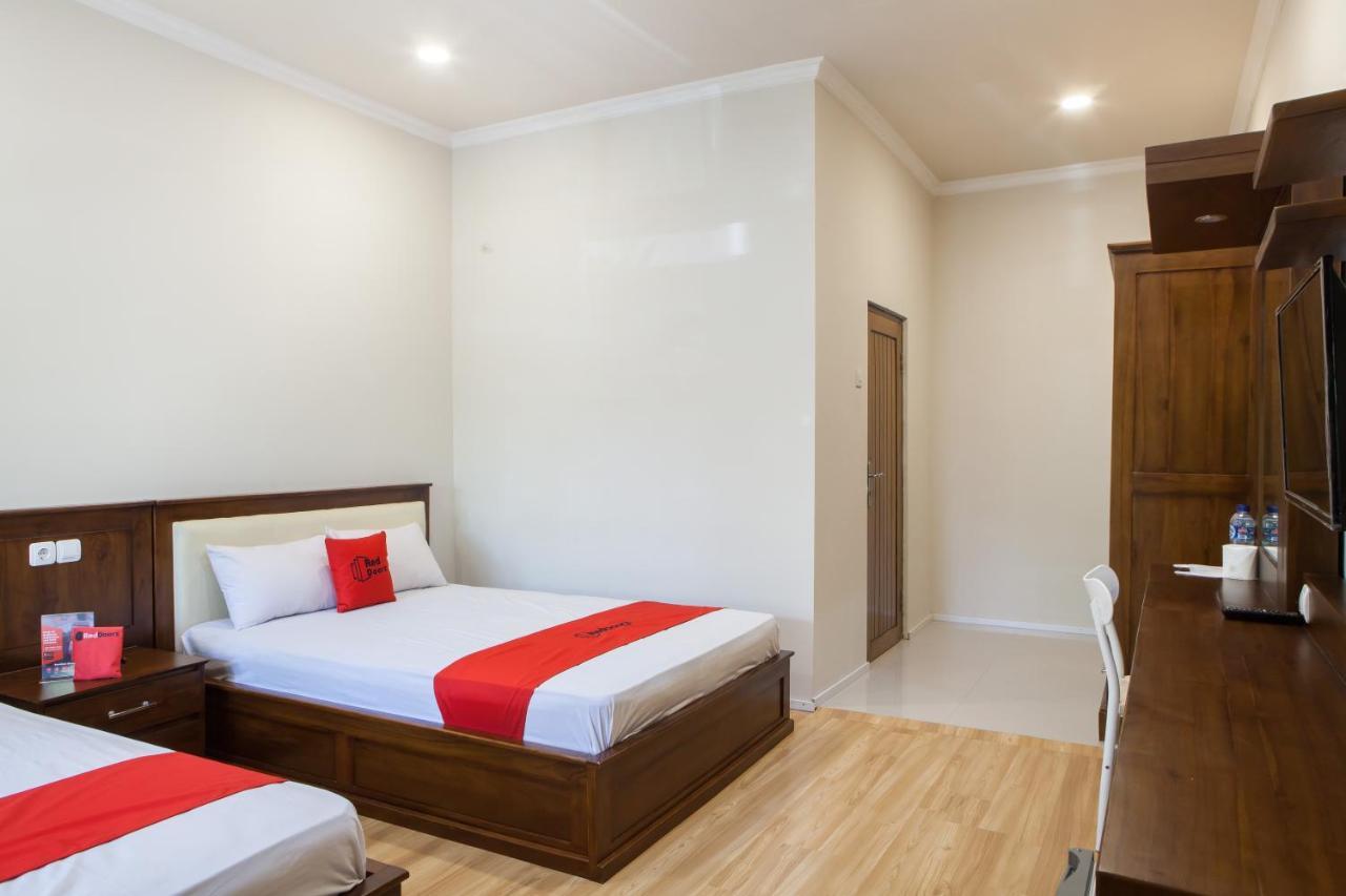 Reddoorz Plus Near Mall Roxy Banyuwangi Banyuwangi  Εξωτερικό φωτογραφία